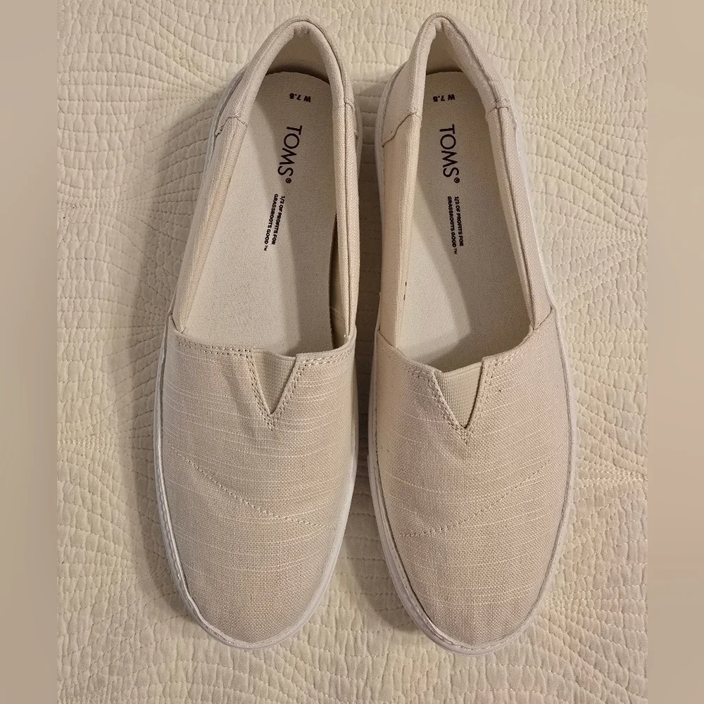 NIB TOMS Ladies Parker Textured Linen Cream Slip-On Shoes